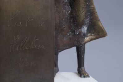 Jef Claerhout (1937): 'Laat de Halletoren zien', patinated bronze on a white marble base, ed. 25/100, dated 1994