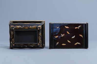 A Japanese gilt and lacquered wooden tray on stand with floral design, Meiji/Showa, 19th/20th C.