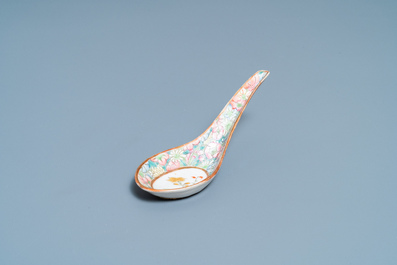 A Chinese famille rose 'millefleurs' spoon, Juren Tang Zhi mark, Republic