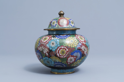 A Chinese cloisonn&eacute; jar and cover with floral design, 20th C.