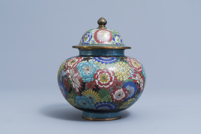 A Chinese cloisonn&eacute; jar and cover with floral design, 20th C.