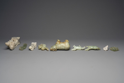 A varied collection of Chinese jade and hardstone sculptures, 19th/20th C.