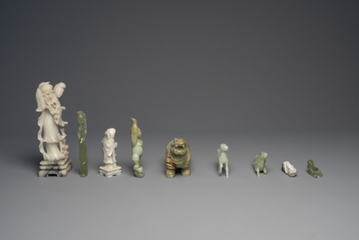 A varied collection of Chinese jade and hardstone sculptures, 19th/20th C.