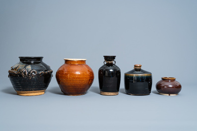 A varied collection of brown and black glazed ceramics, a.o. Henan jars, China and Southeast Asia, Song and/or later