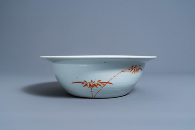 A Chinese famille rose 'antiquities' bowl, 19th C.