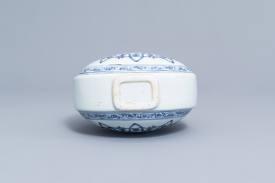 A Chinese blue and white moon flask with floral design, Xuande mark, 20th C.