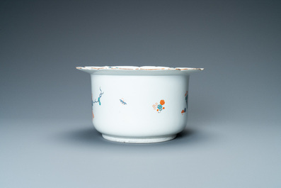 A Chantilly soft paste porcelain cooler in Kakiemon-style, France, 18th C.