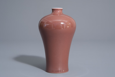 A Chinese monochrome red meiping vase, 19th/20th C.