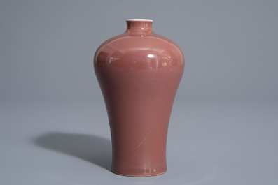 A Chinese monochrome red meiping vase, 19th/20th C.