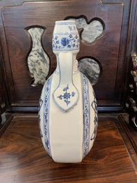 A Chinese blue and white moon flask with floral design, Xuande mark, 20th C.