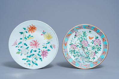 Three Chinese famille rose chargers with floral design and a dragon, 19th/20th C.