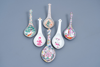 A varied collection of Chinese famille rose and qianjiang cai spoons, 20th C.