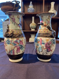 A pair of fine Chinese Nanking crackle glazed famille rose vases with warrior scenes and dragons chasing the pearl, 19th C.