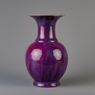 A Chinese flambé glazed vase, 19th/20th C.