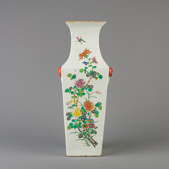 A Chinese square famille rose vase with floral design, 19th/20th C.