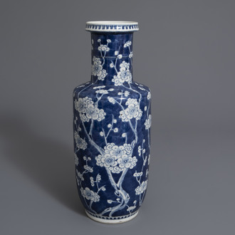A Chinese blue and white rouleau vase with prunus on cracked ice, 19th C.