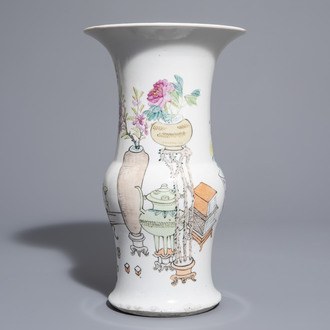 A Chinese qianjiang cai yenyen vase with antiquities design, 19th/20th C.