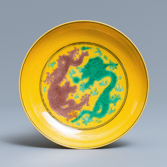 A Chinese yellow ground green and aubergine 'dragon' dish, Jiaqing mark, 19th/20th C.