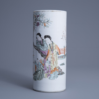 A Chinese qianjiang cai hat stand with figures in a flower garden, 19th/20th C.