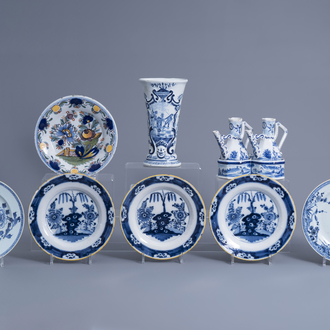 A Dutch Delft blue and white oil and vinegar set, a vase, four plates and a pair of Chinese dishes with floral design, 18th/19th C.