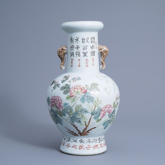 A Chinese qianjiang cai vase with floral design, 19th/20th C.