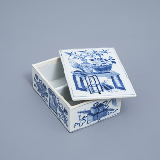 A rectangular Chinese blue and white box and cover with antiquities, 19th C.