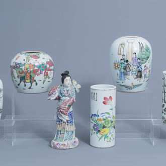 A varied collection of Chinese famille rose and famille verte porcelain, 19th/20th C.