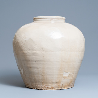 A large Chinese monochrome cream-glazed bulbous vase, 18th/19th C.