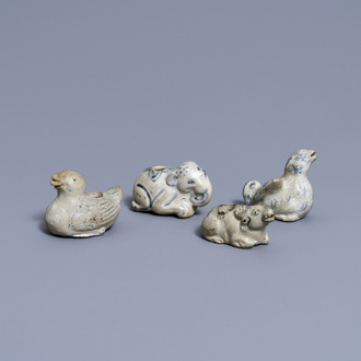 Quatre compte-gouttes en porcelaine de Vietnam ou Annam en bleu et blanc, 16ème/17ème siècle