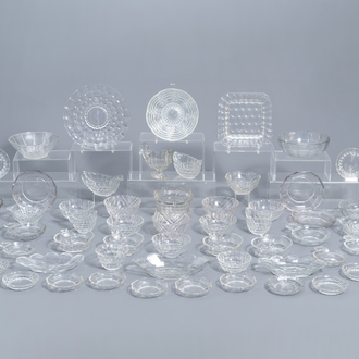 Een uitgebreide en gevarieerde collectie kleurloos glas, w.o. Val Saint Lambert en Pavillons, 20ste eeuw