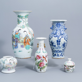 Une collection variée en porcelaine de Chine famille rose et bleu et blanc, 19ème/20ème siècle