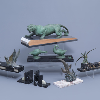 A green patinated metal panther on a marble base, a pair of bookends and four groups of animals, Art Deco period, 20th C.