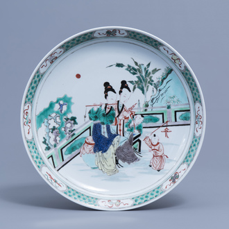A Chinese famille verte charger with ladies and boys on a terrace, Kangxi mark, 20th C.