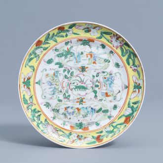 A Chinese famille rose plate with floral design and figures, 19th C.