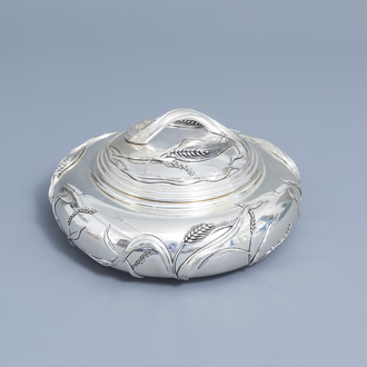Marcello Giorgio (20th C.): An Italian silver plated box and cover with floral relief design