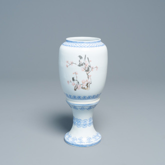 A Chinese eggshell porcelain lantern with magpies, 20th C.