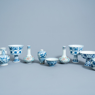 A varied collection of Chinese blue, white and doucai porcelain, 20th C.