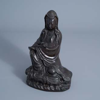 A Chinese bronze figure of Guanyin, 19th/20th C.