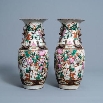 A pair of Chinese Nanking crackle glazed famille rose vases with warrior scenes, 19th/20th C.
