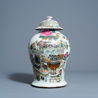 A Chinese qianjiang cai vase and cover with antiquities design, 19th/20th C.