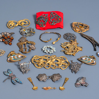 A varied collection of jewellery, a.o. Art Nouveau items, various origins, 20th C.
