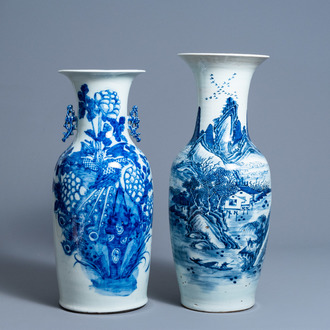 Deux vases en porcelaine de Chine bleu et blanc à décor de phénix parmi des branches fleuries et de paysage animé, 19ème siècle