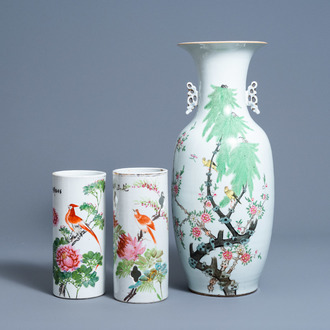 Two Chinese qianjiang cai hat stands and a vase with birds among blossoming branches, 19th/20th C.
