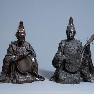A pair of large Japanese bronze figures of musicians, Showa, 20th C.