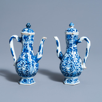 A pair of Chinese blue and white wine jugs with floral design, Kangxi
