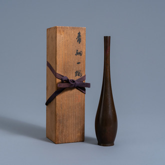 A Japanese brown patinated bronze tsurukubi or 'crane neck vase', Hata Zoroku III (1882-1944), Meiji/Showa, 20th C.