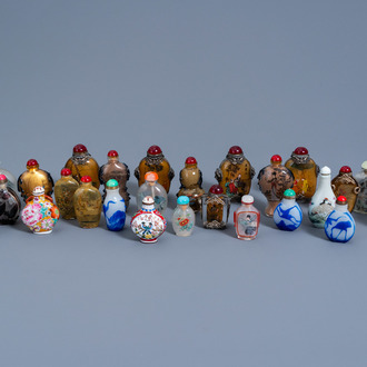 A varied collection of 27 Chinese glass, porcelain and enamel snuff bottles, 20th C.