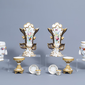 Une collection variée et intéressante en porcelaine de Paris dorée et polychromée, 19ème siècle