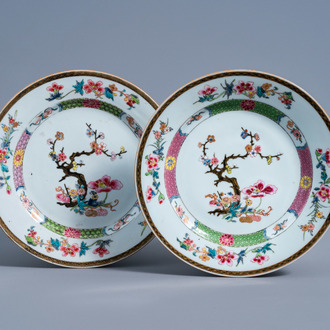 A pair of Chinese famille rose plates with floral design, Yongzheng
