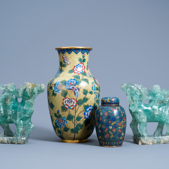 Two Chinese cloisonné vases and a pair of green quartz figures, 19th/20th C.